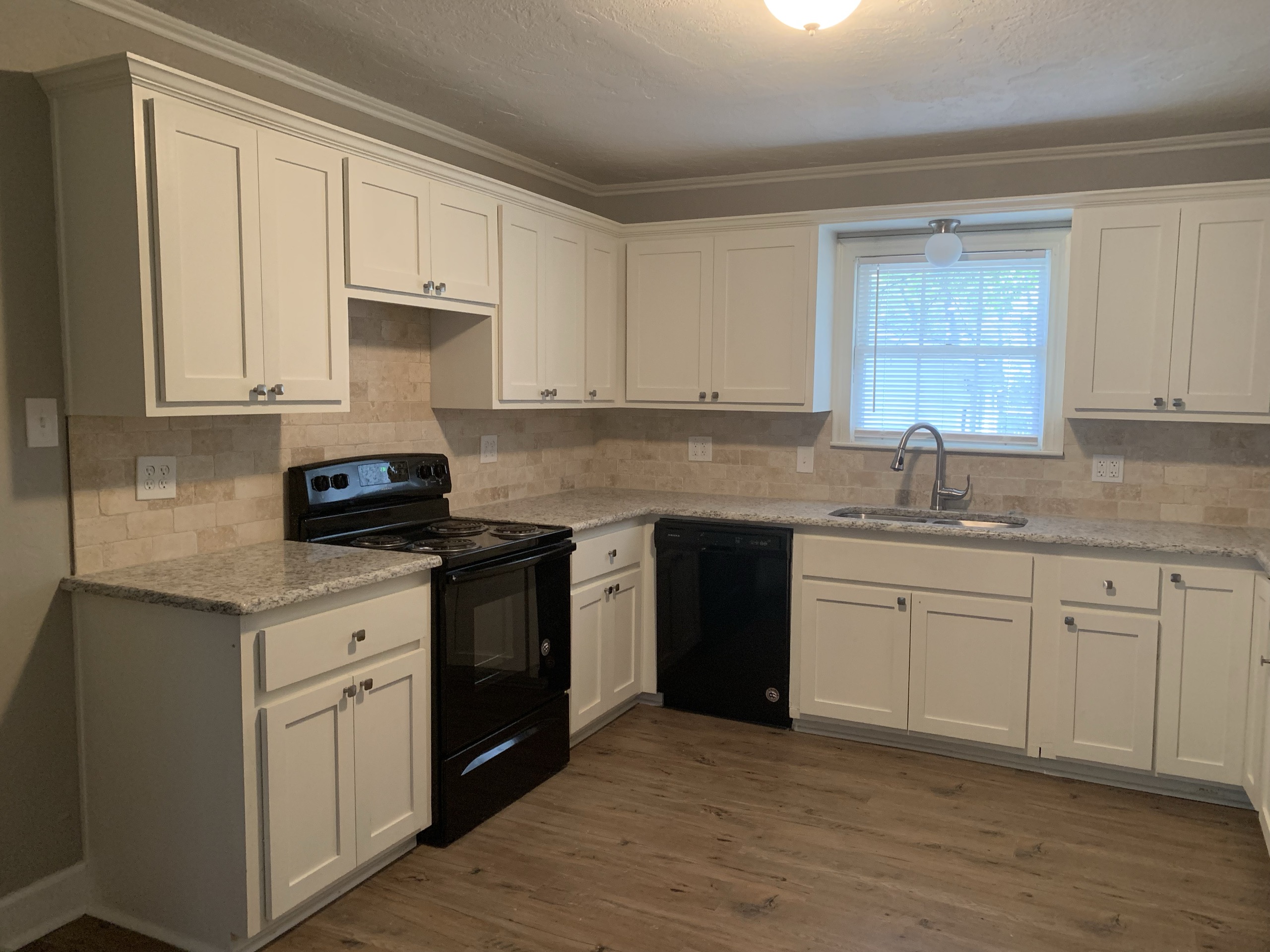 Shaker & Granite Kitchen